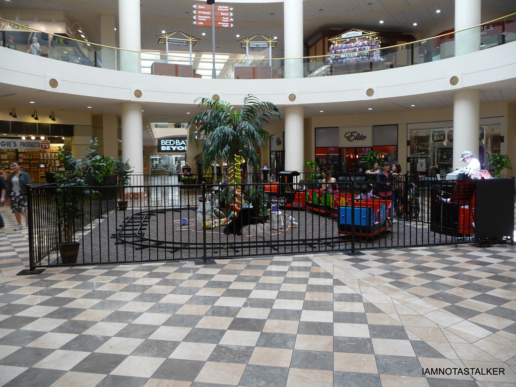 Burbank Town Center Mall from the Season 3 Finale of "The Mentalist