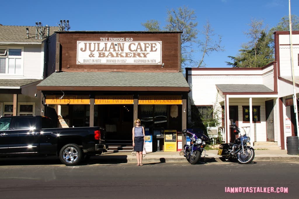 Julian Caf&eacute; & Bakery from “Phantasm”